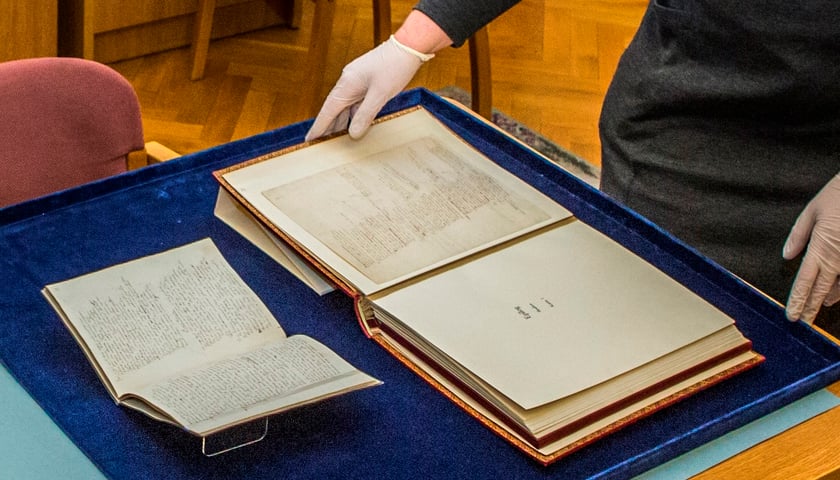 Rękopis „Pana Tadeusza” to najcenniejszy skarb wrocławskiego Ossolineum, ale i jeden z cenniejszych zabytków polskiej kultury.