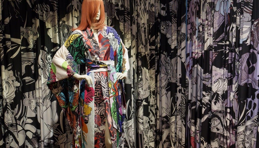 <p>Wystawa &bdquo;Kimono jako doświadczenie. Język sztuki Joanny Hawrot&rdquo; w Muzeum Narodowym we Wrocławiu</p>