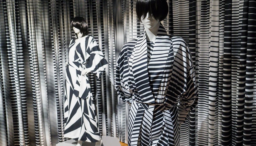 <p>Wystawa &bdquo;Kimono jako doświadczenie. Język sztuki Joanny Hawrot&rdquo; w Muzeum Narodowym we Wrocławiu</p>