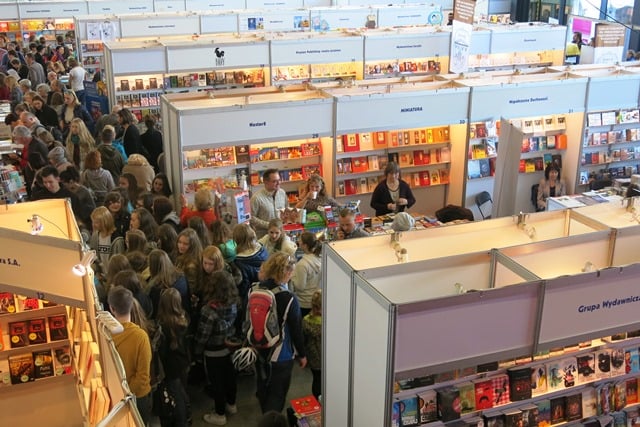 Tłumy na Wrocławskich Targach Dobrych Książek [ZDJĘCIA]