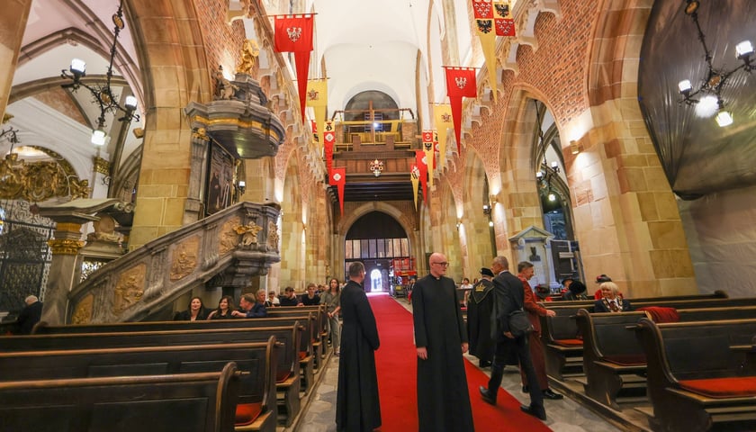 Wnętrze wrocławskiej katedry.