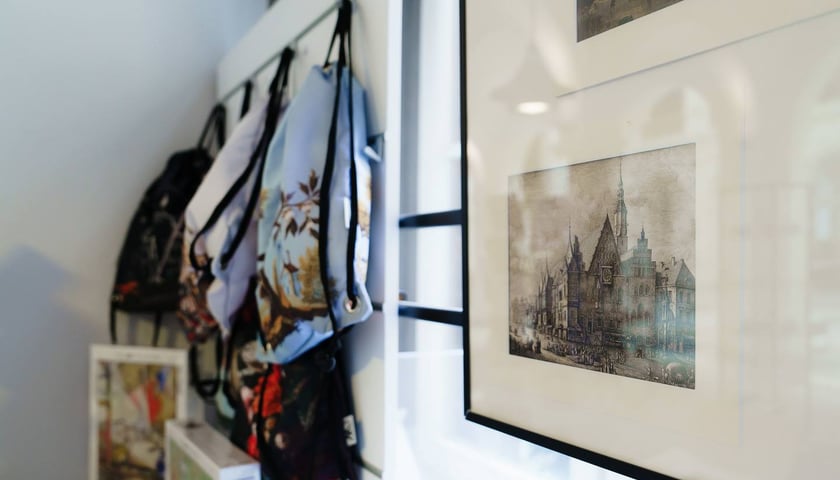 Gadżety w sklepiku Muzeum Narodowego we Wrocławiu