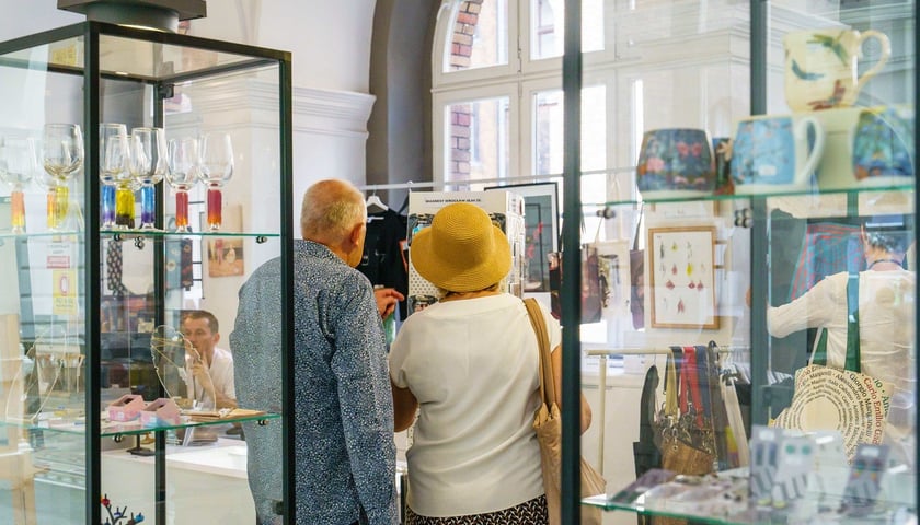 Gadżety w sklepiku Muzeum Narodowego we Wrocławiu