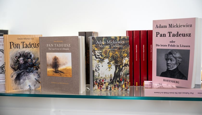 Gadżety w sklepiku Muzeum Pana Tadeusza