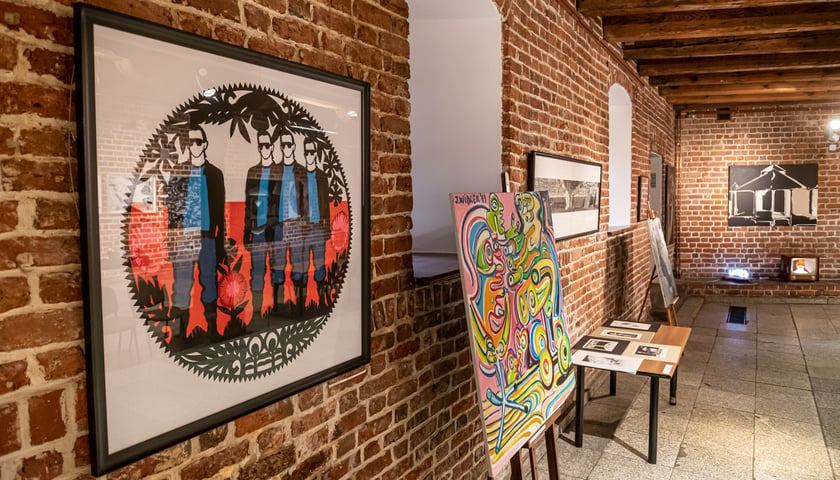 Arsenał: Wystawa dzieł sztuki zakupionych przez miasto, by pomóc artystom