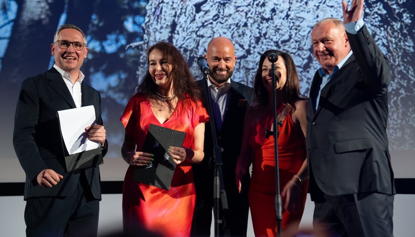 Gala otwarcia MFF Nowe Horyzonty, 18 lipca 2024. Na zdjęciu od lewej: Marcin Pieńkowski, dyrektor festiwalu, Ewa Szabłowska, dyrektor artystyczna festiwalu, Jacek Sutryk, prezydent Wrocławia, Justyna Starczewska z mBanku, który jest partnerem wydarzenia, Roman Gutek, pomysłodawca i założyciel festiwalu
. 