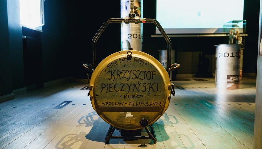 <p>Wystawa 70-lecia Wytw&oacute;rni Film&oacute;w Fabularnych w Muzeum Teatru &ndash; reflektor ochrzczony przez Krzysztofa Pieczyńskiego</p>