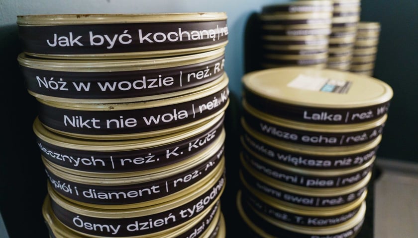 <p>Wystawa 70-lecia Wytw&oacute;rni Film&oacute;w Fabularnych w Muzeum Teatru &ndash; puszki z 70 najsłynniejszymi filmami kręconymi w wytw&oacute;rni</p>