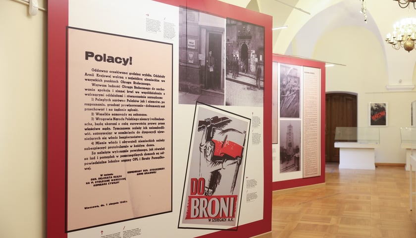 <p>Wystawa w 80. rocznicę wybuchu Powstania Warszawskiego w auli Ossolineum</p>