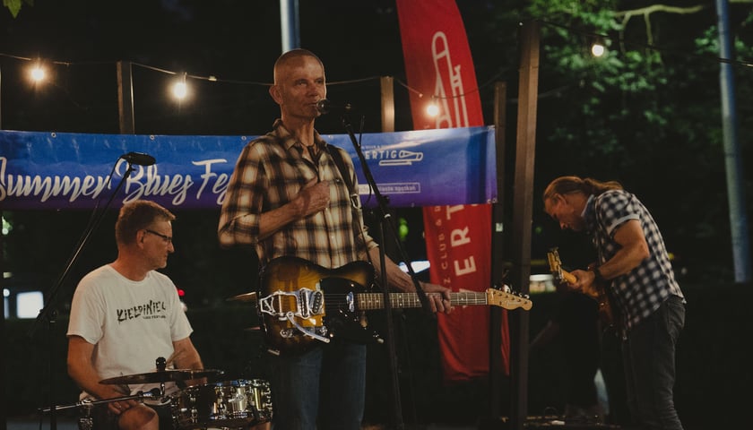 Koncert zespołu Outsider między przystankami Rondo a Sztabowa (24.08.2024)&nbsp;