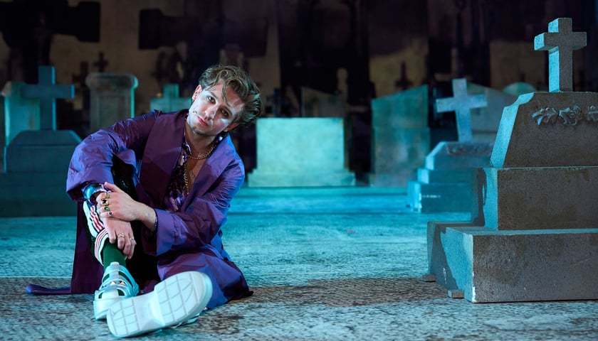 <p>Scena z prologu &bdquo;Romea i Julii&rdquo; w reżyserii Jana Klaty w Teatrze Muzycznym Capitol</p>