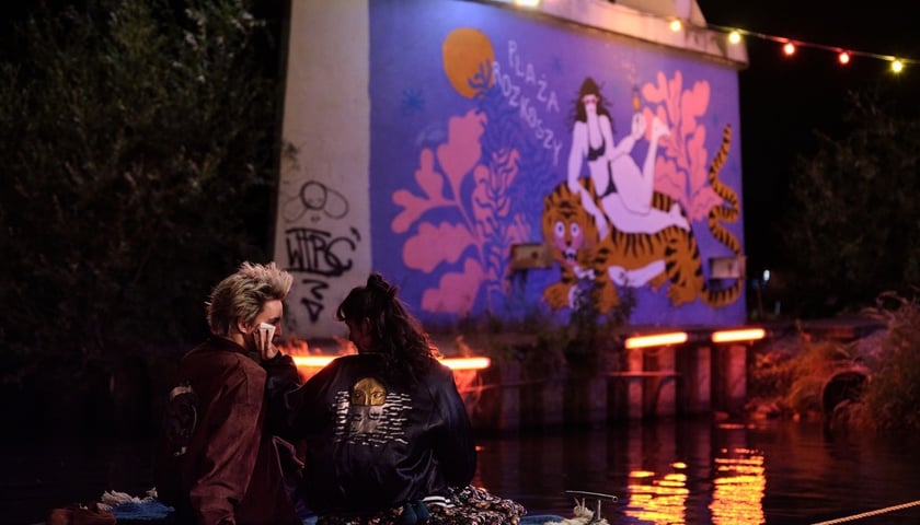 Kadr z filmu &bdquo;Wrooklyn Zoo&rdquo; &ndash; kręcony w Beach Barze Odra-Pany