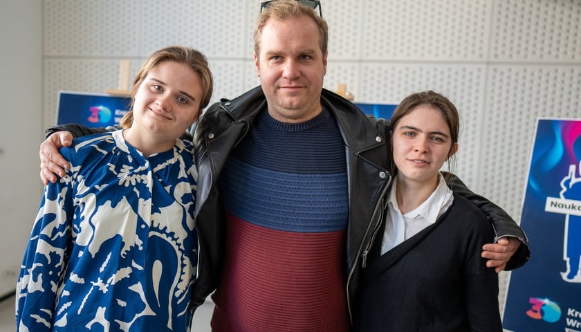 <p>Karolina Luśnia, Piotr Lewandowski, Aurelia Antończak z Cafe R&oacute;wnik, laureata 30 Kreatywnych Wrocławia&nbsp;</p>