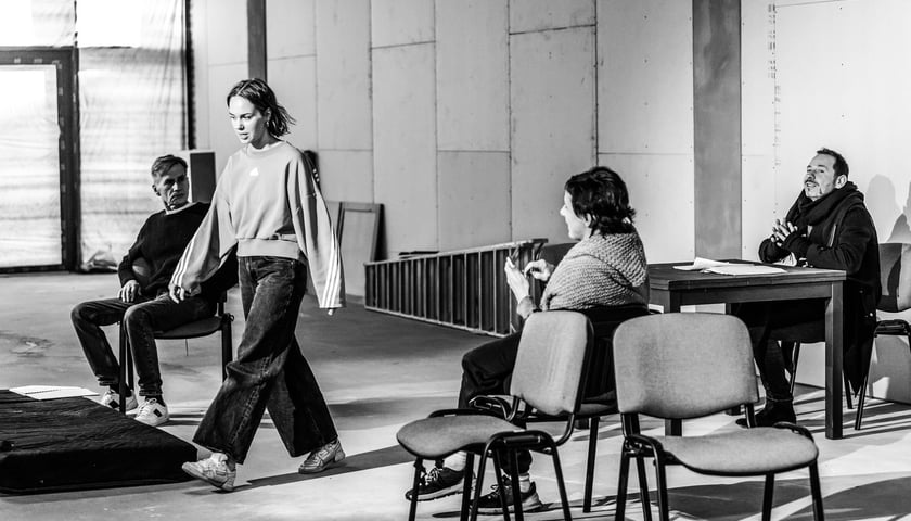 Zdjęcie z próby „Jesieni” w Teatrze Polskim w Podziemiu