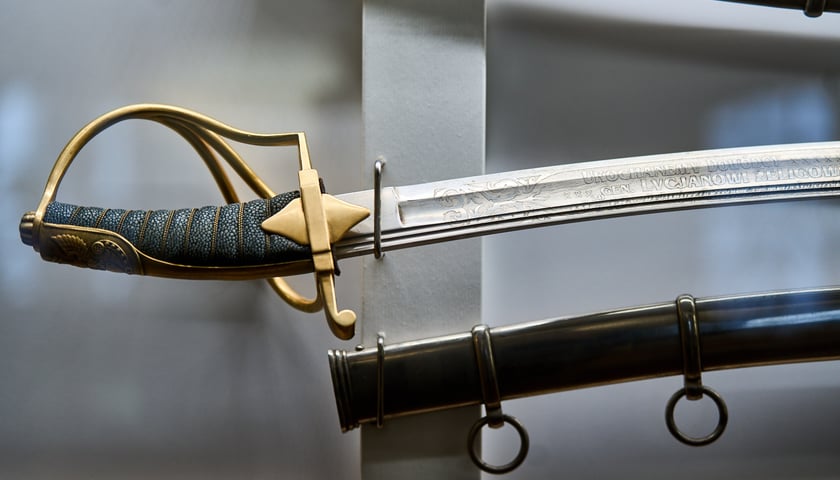 Szable prezentowane w Muzeum Militariów (odział Muzeum Miejskiego Wrocławia) pochodzą ze zbioru znanego kolekcjonera broni siecznej Pawła Komorowskiego.