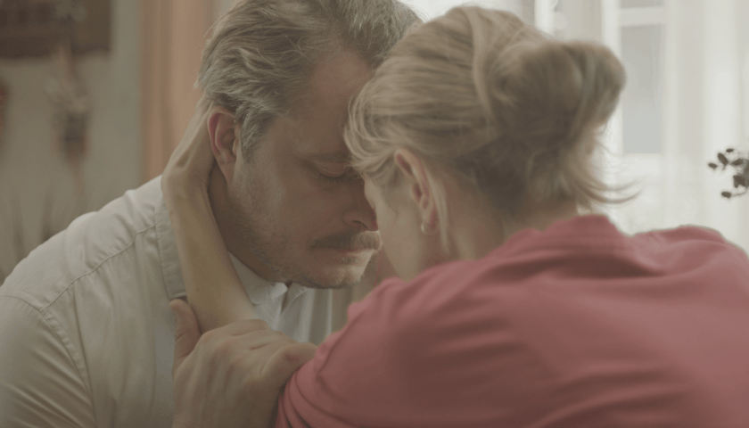 <p>Tomasz Schuchardt i Paulina Gałązka w filmie &bdquo;To się nie dzieje&rdquo;&nbsp;</p>