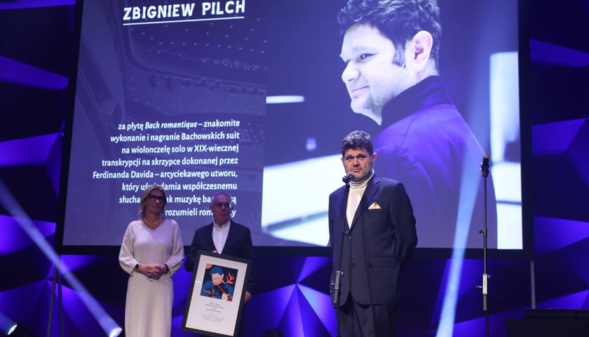 <p>Wrocławska Nagroda Artystyczna 2024. Zwycięzc&oacute;w poznaliśmy we wtorek, 10 grudnia w Sali Czerwonej Narodowego Forum Muzyki podczas gali &ndash; laureaci z dziedziny: Muzyka poważna (przemawia Zbigniew Pilch)</p>