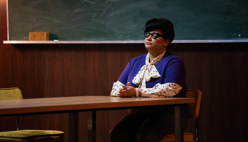 Emose Uhunmwangho jako Frank w spektaklu "Złote płyty" Teatru Muzycznego Capitol