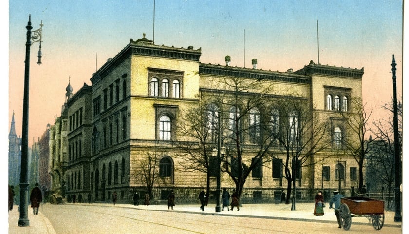 <p>Gmach Śląskiego Muzeum Rzemiosła Artystycznego i Starożytności na dawnej poczt&oacute;wce</p>