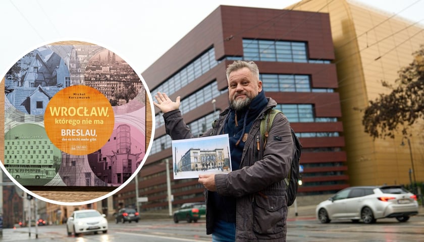 Na dużym zdjęciu przewodnik Michał Karczmarek przy ul. Krupniczej ze zdjęciem gmachu Śląskiego Muzeum Rzemiosła Artystycznego i Starożytności, które znajdowało się w miejscu dzisiejszego NFM. Na małym zdjęciu okładka książki „Wrocław, którego nie ma”, która ukazała się nakładem Wydawnictwa Księży Młyn 