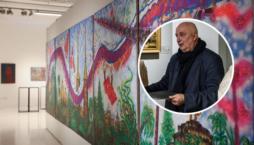 W tle: wystawa muzeum, w kółku: prof. Piotr Oszczanowski 