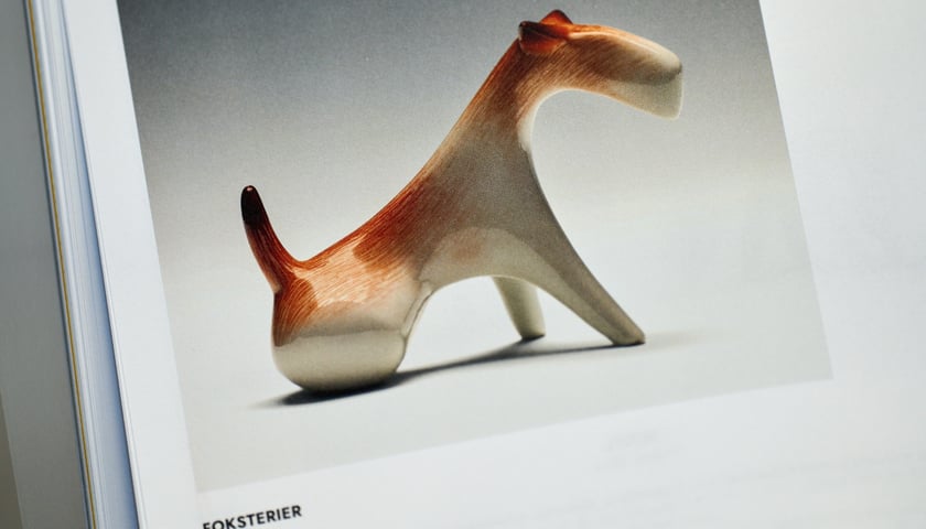 Książka-katalog wystawy &bdquo;Wielka czw&oacute;rka i inni. Ceramiczna rzeźba kameralna w PRL-u&rdquo; &ndash; projekt Mieczysława Naruszewicza