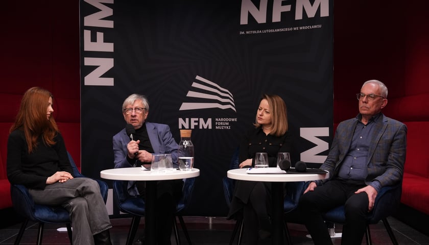 Od lewej: Jolanta Galary - koordynatorka festiwalu Wratislavia Cantans, Andrzej Kosendiak - dyrektor artystyczny festiwalu, Olga Humeńczuk - dyrektorka Narodowego Forum Muzyki, Jerzy Pietraszek - dyrektor Wydziału Kultury Urzędu Miejskiego Wrocławia