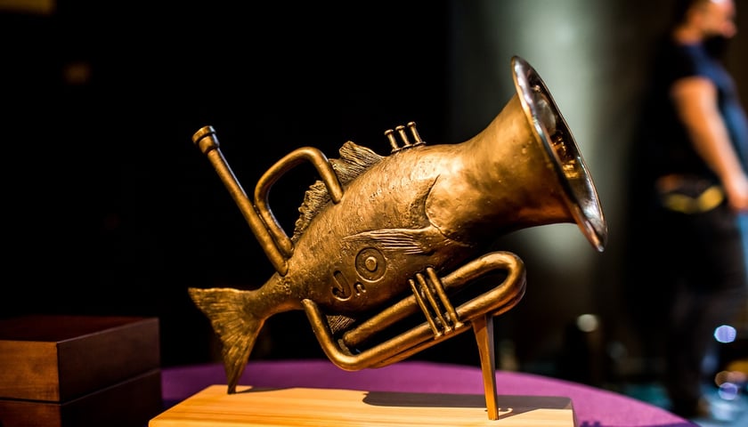 <p>Statuetka Rybotrąbki dla zwycięzc&oacute;w Konkursu na Indywidualność Jazzową Roku</p>