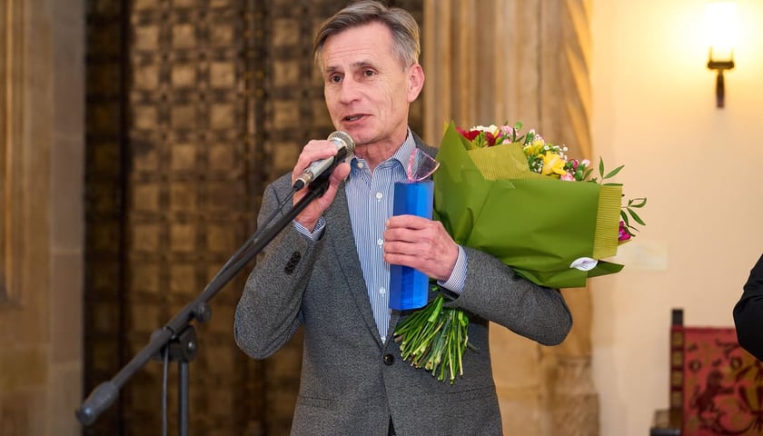 <p>Uroczystość wręczenia Arlekin&oacute;w 2025. Wrocław, 27.03.2025. W imieniu Krystiana Lupy Arlekina odebrał Tomasz Lulek.</p>