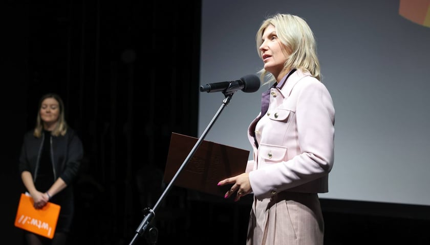 <p>Gala wręczenia nagr&oacute;d w VI edycji Konkursu Strefy Kontaktu we Wrocławskim Teatrze Wsp&oacute;łczesnym-wiceprezydent Renata Granowska</p>