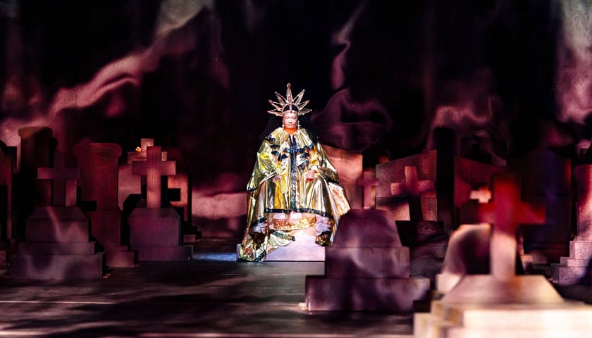 <p>Emose w spektaklu "Romeo i Julia" w Teatrze Capitol</p>