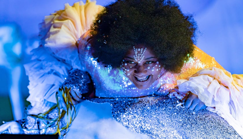 Emose Uhunmwangho w „Priscilli. Królowej pustyni" w Teatrze Muzycznym Capitol we Wrocławiu