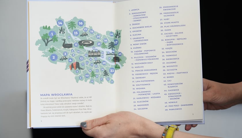 <p>Celina i Kamil Karpińscy, &bdquo;Miejsca we Wrocławiu. Ilustrowany przewodnik dla dzieci&rdquo;&nbsp;</p>
