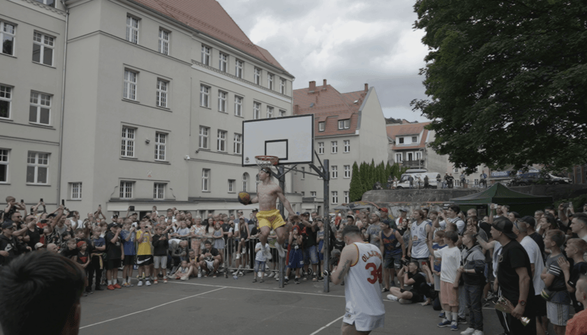<p>Kadr z filmu Ucieczka z Alkatraz</p>