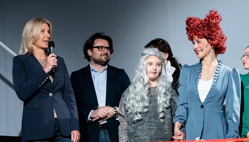 Otwarcie Teatru KAMBAK i próba generalna spektaklu Piękna i Bestia