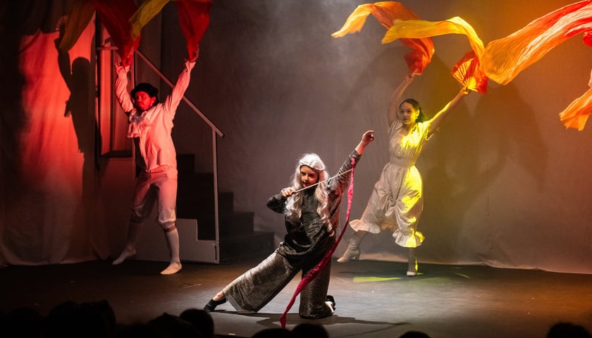 Otwarcie Teatru KAMBAK i próba generalna spektaklu Piękna i Bestia