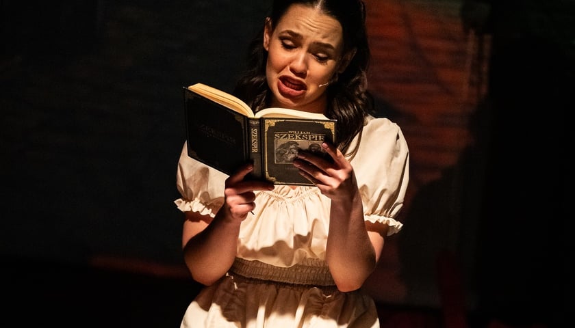 Otwarcie Teatru KAMBAK i próba generalna spektaklu Piękna i Bestia