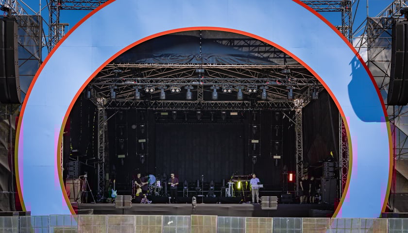 Scena na koncert ZAZ i Sary James na placu Wolności, 29 czerwca 2025 r.