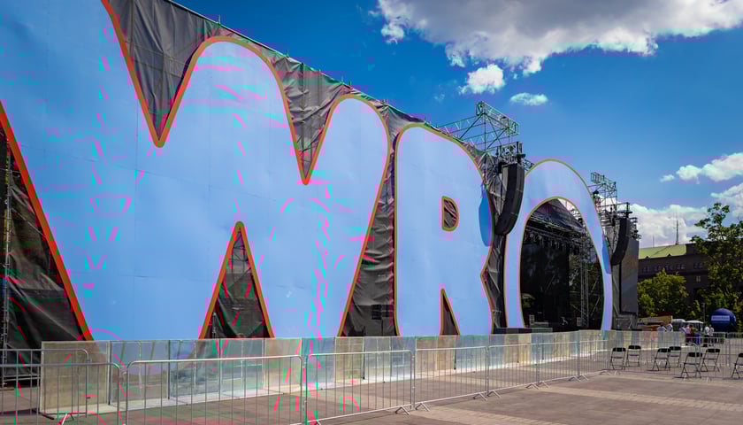 Scena na koncert ZAZ i Sary James na placu Wolności, 29 czerwca 2025 r.