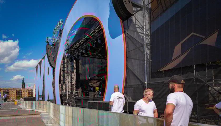 Scena na dzisiejszy koncert jest już gotowa. Wrocław, pl. Wolności, 29 czerwca 2025