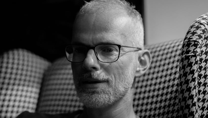 <p>Marcin Wierzchowski wyreżyseruje &bdquo;Dzień świstaka&rdquo;</p>