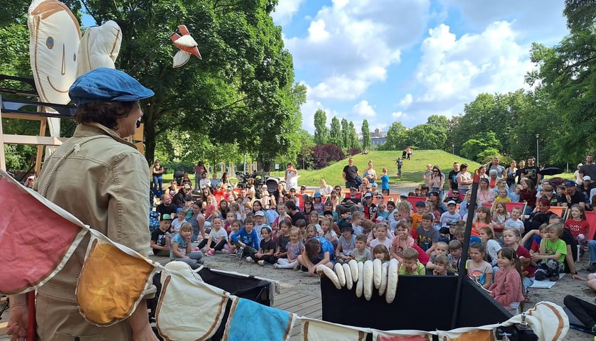 Ubiegłoroczny Teatralny Dzień Dziecka na osiedlu Szczepin we Wrocławiu
