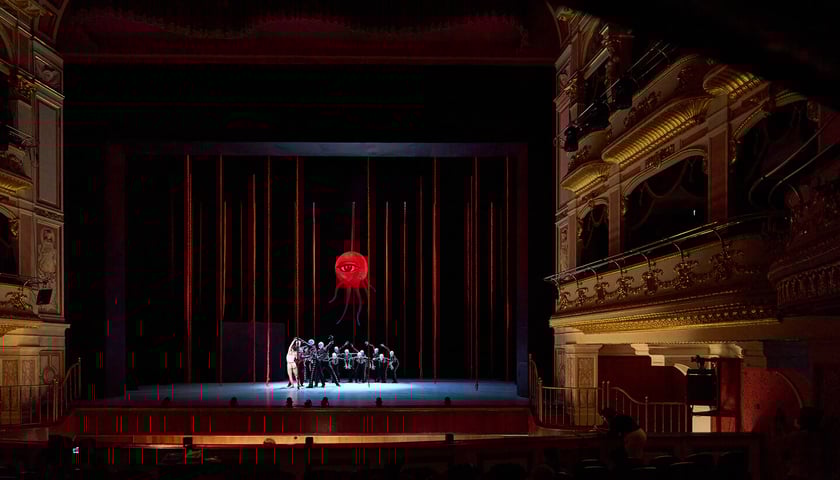 <p>Sceny z baletu &bdquo;Frida&rdquo; w Operze Wrocławskiej</p>