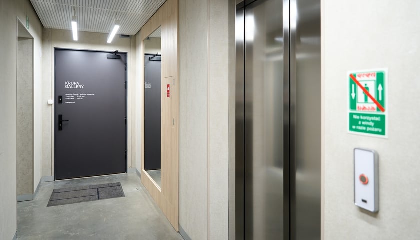 Krupa Gallery mieści się przy ul. księcia Witolda 48/70, na 8 pietrze