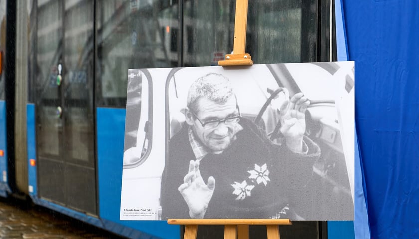 <p>Tramwaj im. Stanisława Dr&oacute;żdża będzie jeździł po Wrocławiu od poniedziałku 16 czerwca</p>