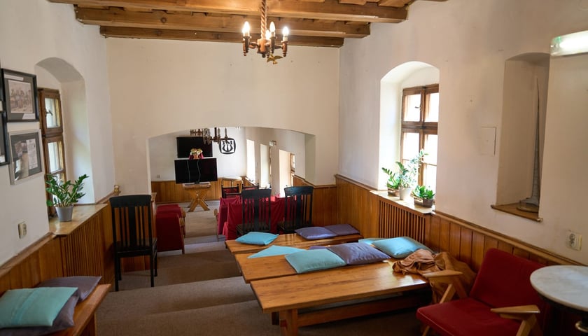 <p>III piętro w kamieniczce &bdquo;Małgosia&rdquo; &ndash; sala wykładowa</p>