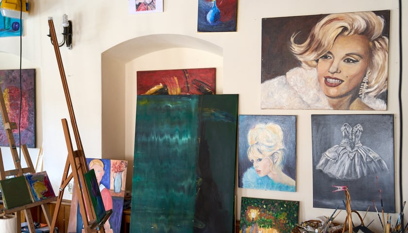 III piętro w kamieniczce &bdquo;Małgosia&rdquo; &ndash; pracownia malarska