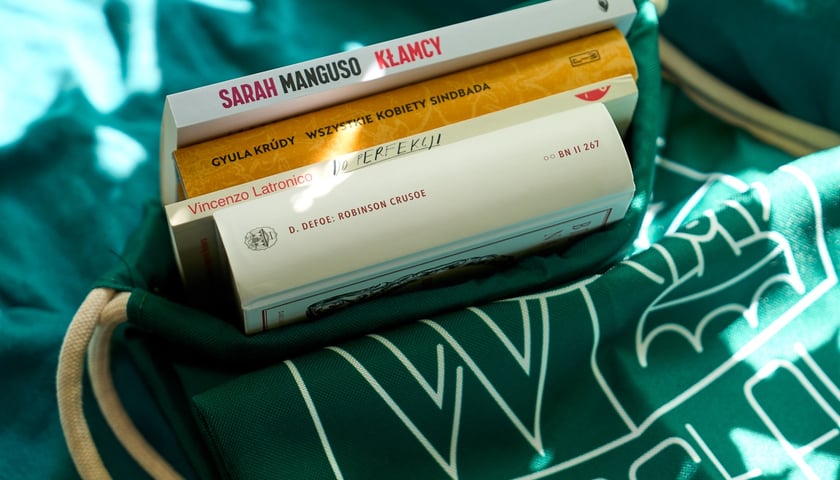 <p>Książki, jakie polecamy na wakacje 2025</p>