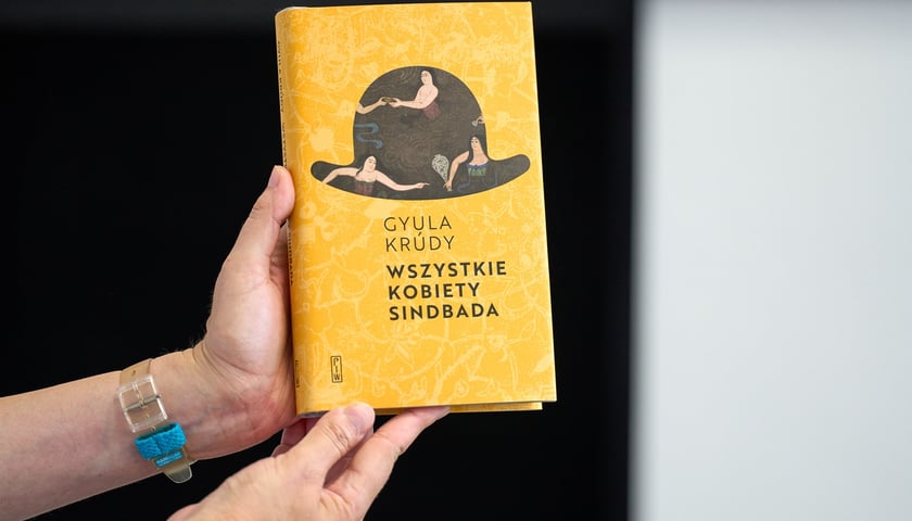 <p>Gyula Kr&uacute;dy, &bdquo;Wszystkie kobiety Sindbada&rdquo;, wyb&oacute;r i przekład Elżbieta Cygielska i Anna G&oacute;recka, Państwowy Instytut Wydawniczy</p>