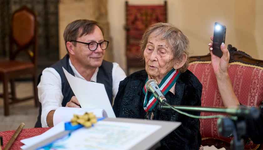 Urszula Kozioł podczas uroczystości z okazji jej 93. urodzin we Wrocławiu